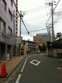 少し歩くと、藤沢駅の小田急百貨店が見えてくる